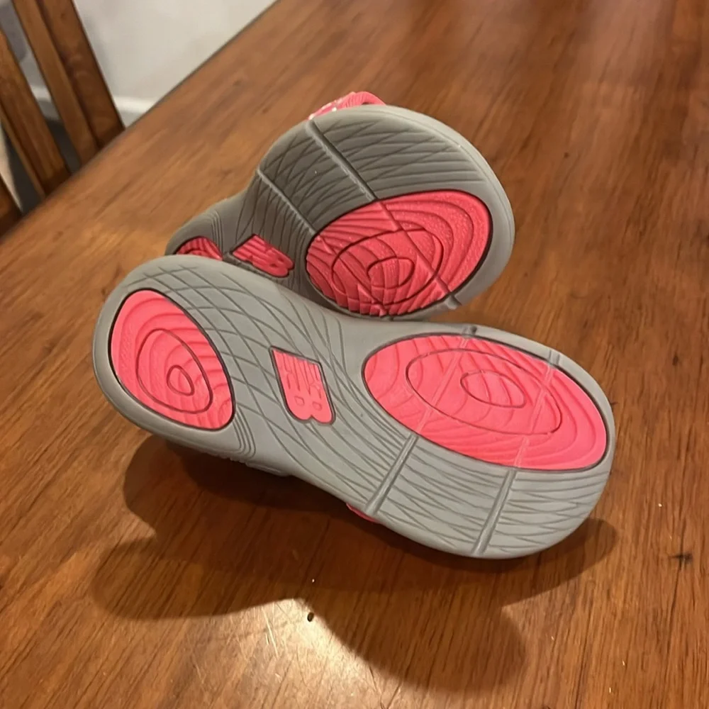 New Balance Kids Poolside Sandal shoes new Size 12 Toddlers Girls